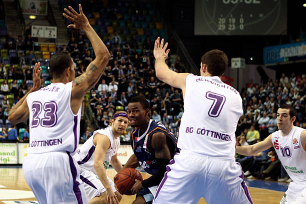 面对低位防 面对低位防