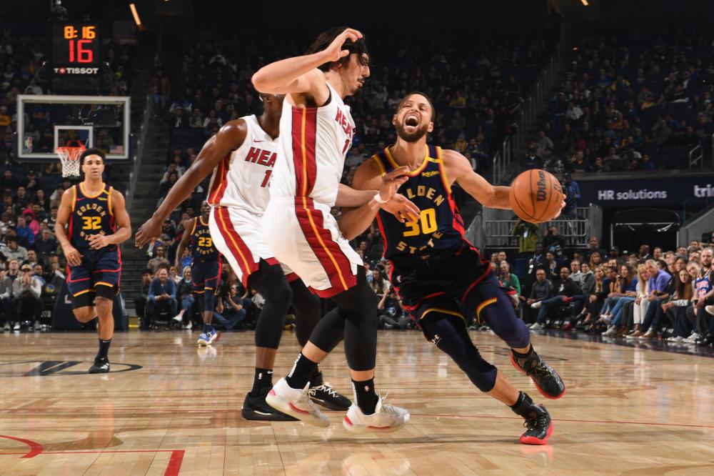 运动场馆及 运动场馆及